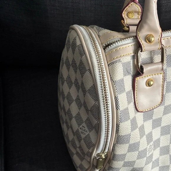 Checkered Beige and Cream Handbag - Picture 3 of 7
